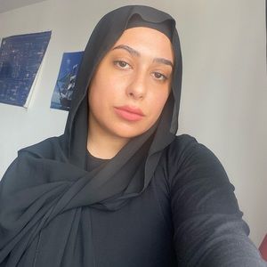 Meet your Posher, Dina